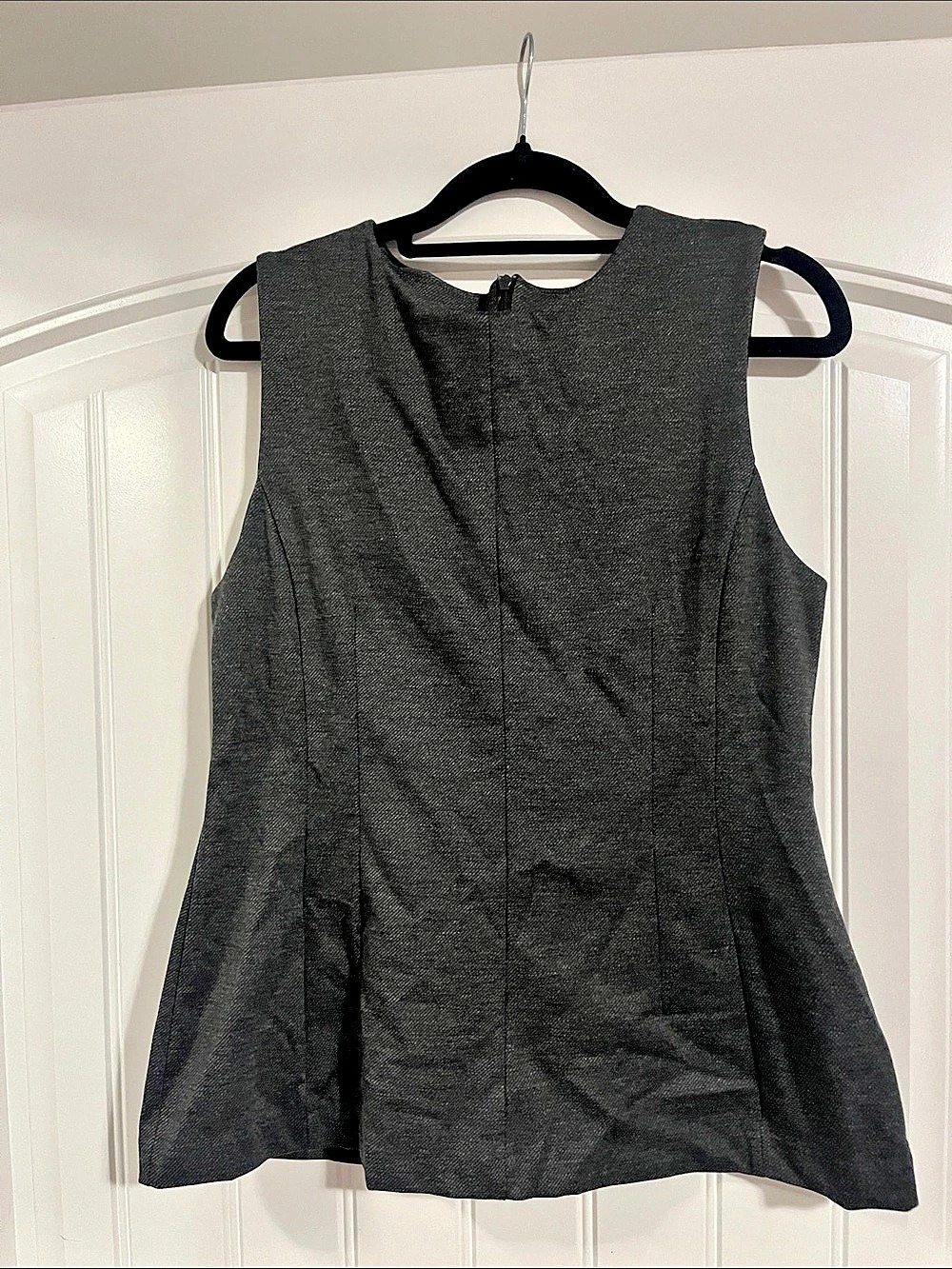 H&Medium Sleeveless Zip Back Blouse in Gray Size Medium